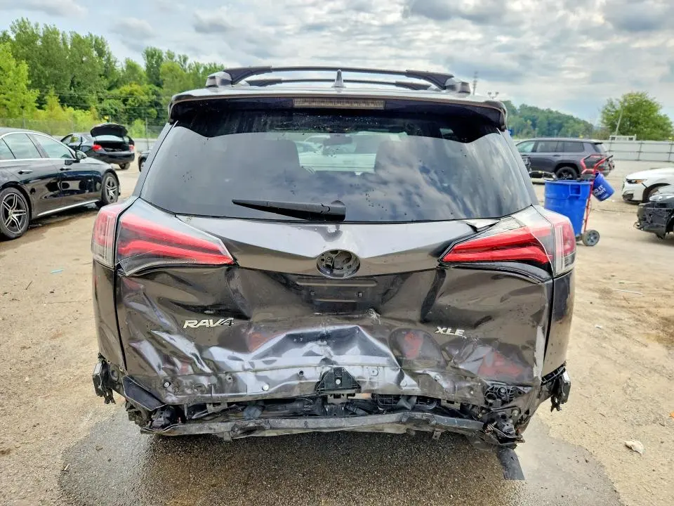 2018 TOYOTA RAV4 XLE  