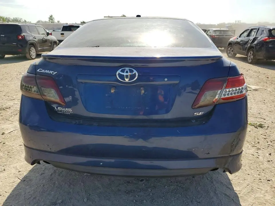 2011 TOYOTA CAMRY SE  