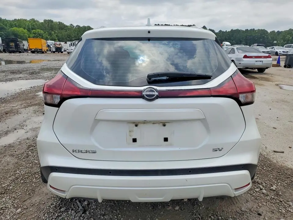 2022 NISSAN KICKS SV  