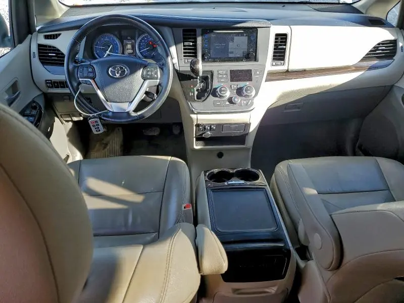 2016 TOYOTA SIENNA XLE  