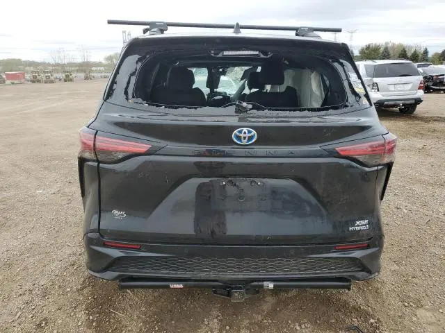2022 TOYOTA SIENNA XSE  