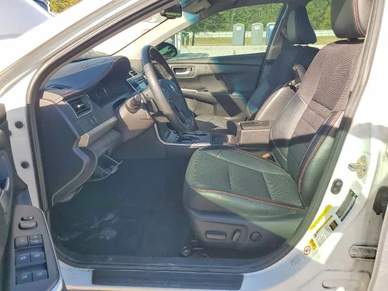 2016 TOYOTA CAMRY SE  
