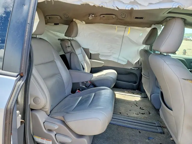 2017 TOYOTA SIENNA XLE 8-PASSENGER  