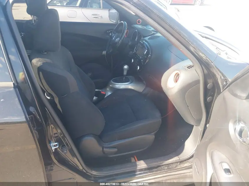 2015 NISSAN JUKE SV