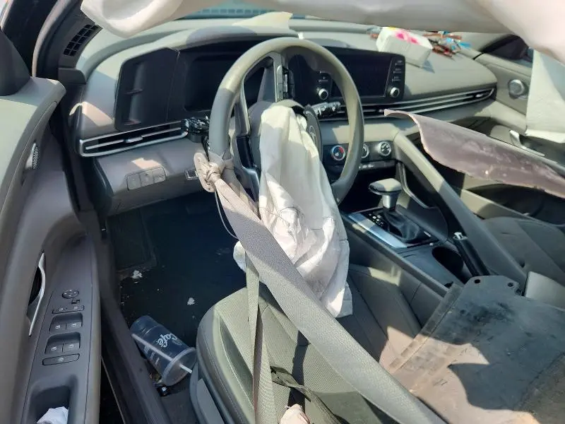 2024 HYUNDAI ELANTRA SE  