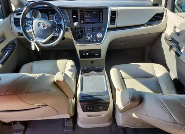 2019 TOYOTA SIENNA XLE  