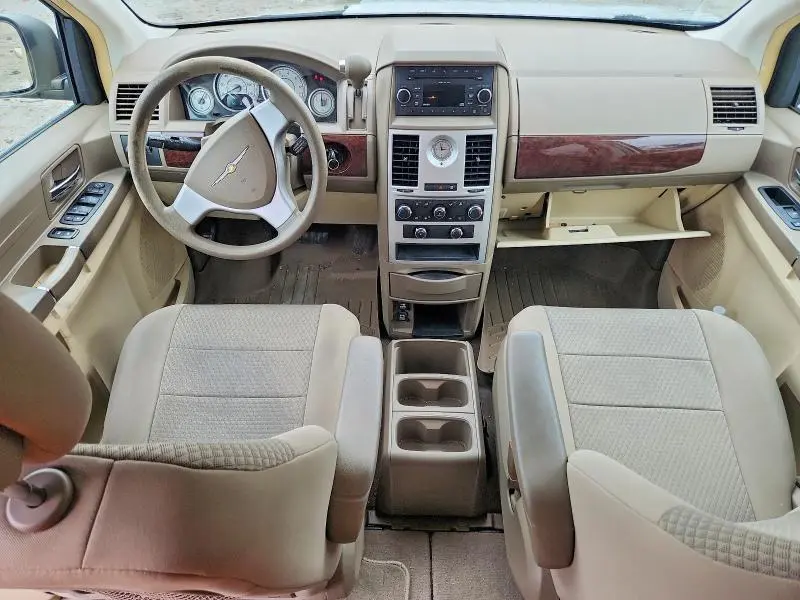 2010 CHRYSLER TOWN & COUNTRY LX  