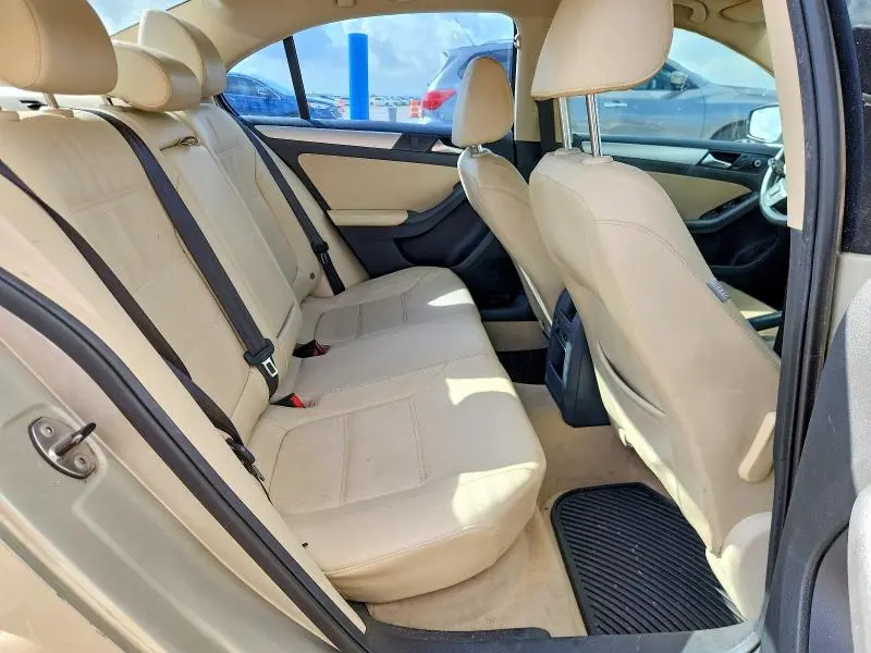 2013 VOLKSWAGEN JETTA SE  