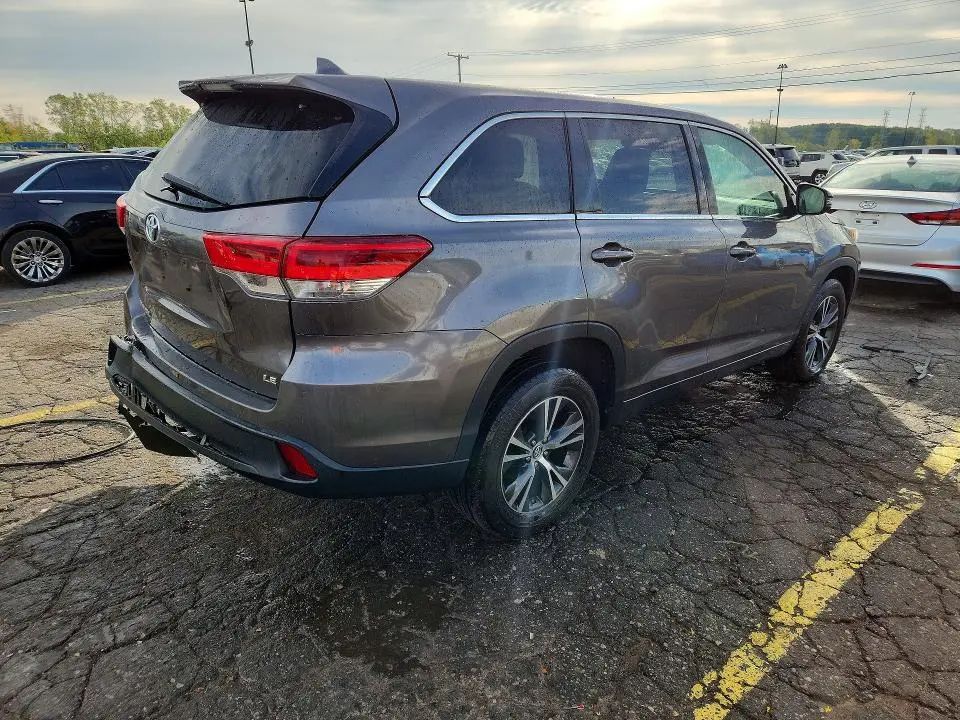 2018 TOYOTA HIGHLANDER LE PLUS  
