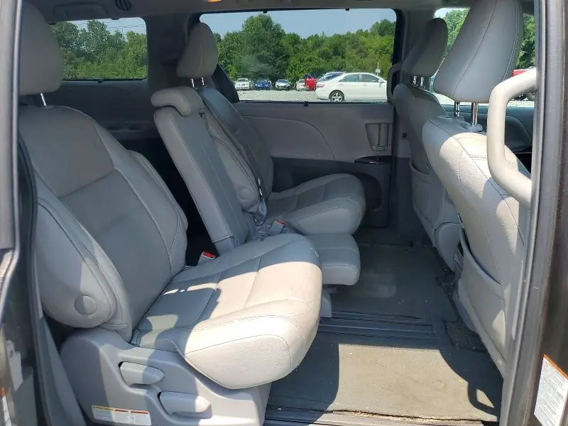 2015 TOYOTA SIENNA XLE 8-PASSENGER  