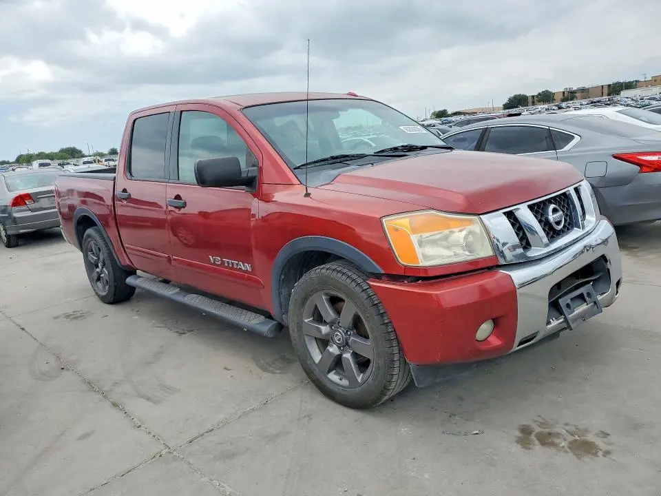 2015 NISSAN TITAN SV  