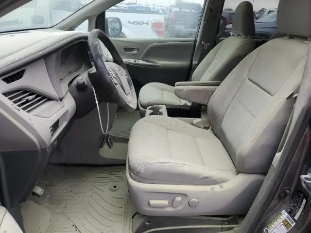 2017 TOYOTA SIENNA XLE  