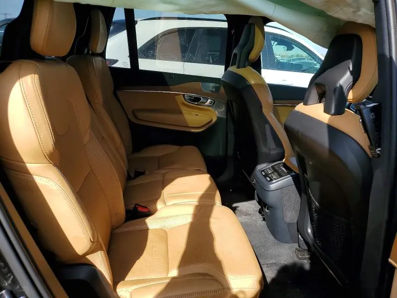 2017 VOLVO XC90 T6  