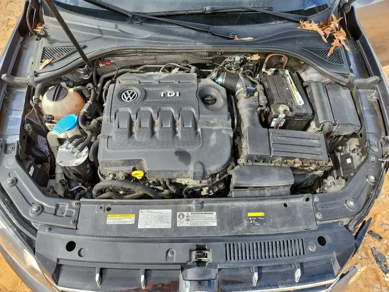 2015 VOLKSWAGEN PASSAT SE  