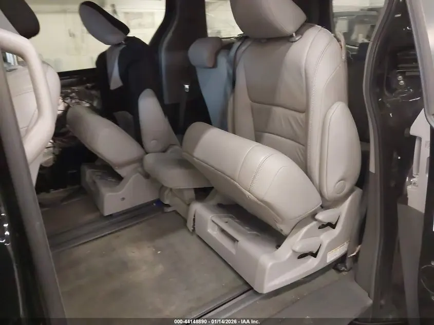 2016 TOYOTA SIENNA XLE 8 PASSENGER