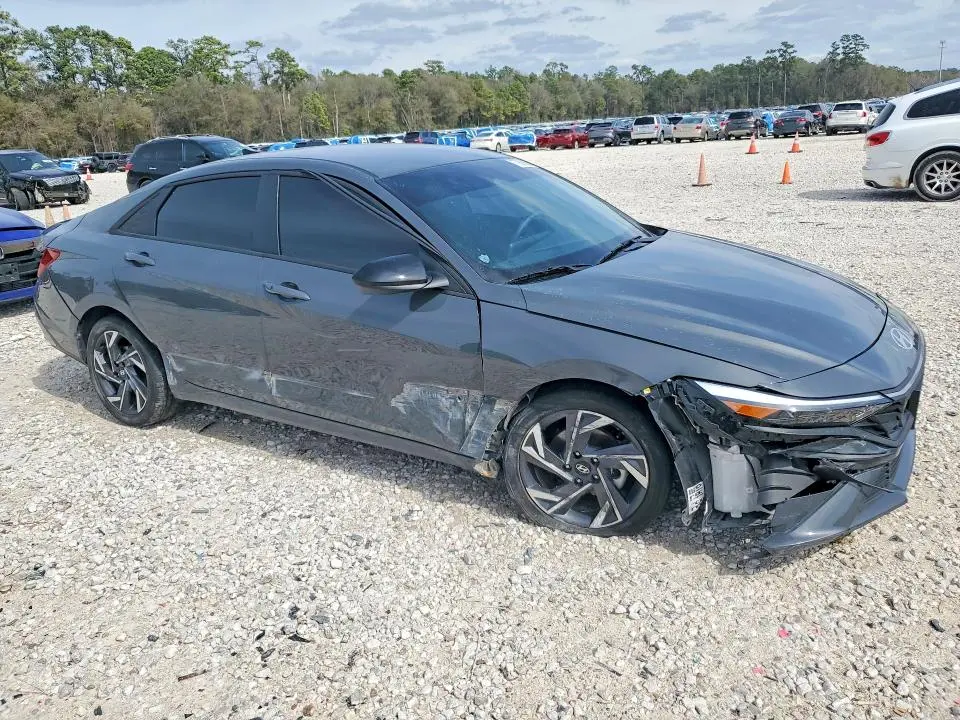 2025 HYUNDAI ELANTRA SEL SPORT  