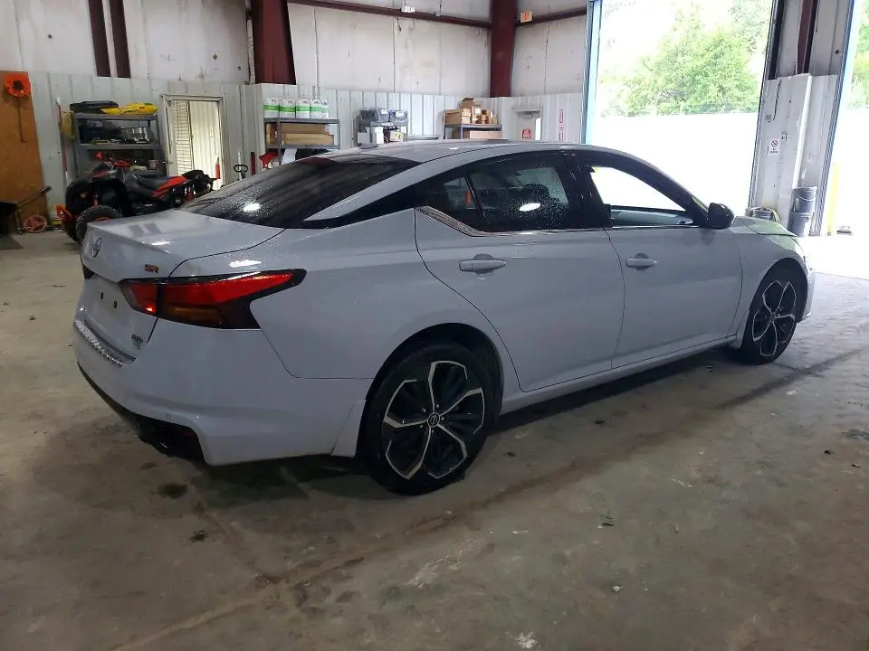 2023 NISSAN ALTIMA SR  