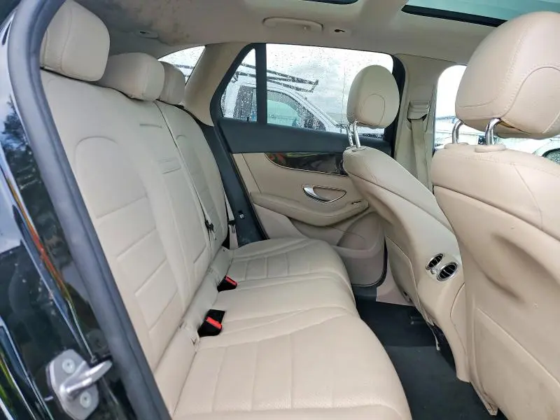 2016 MERCEDES-BENZ GLC 300  