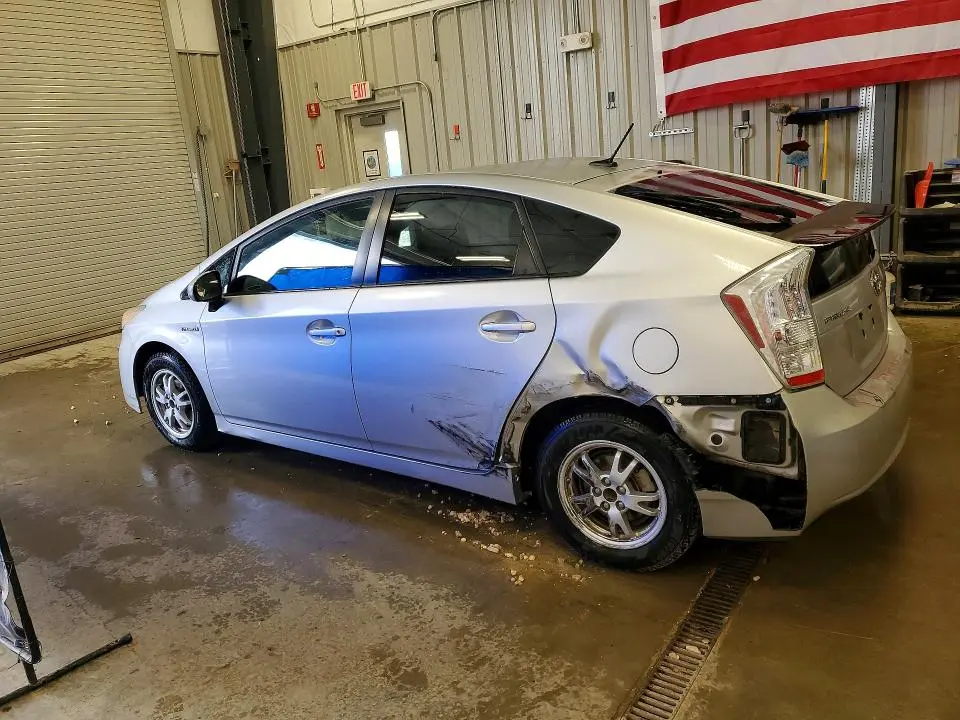 2010 TOYOTA PRIUS III  