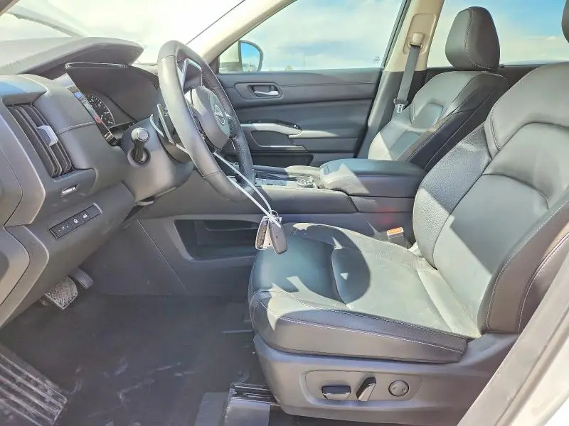 2024 NISSAN PATHFINDER SL  