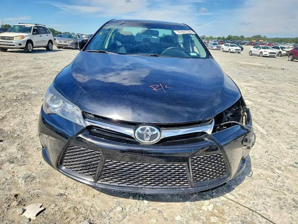 2015 TOYOTA CAMRY SE  