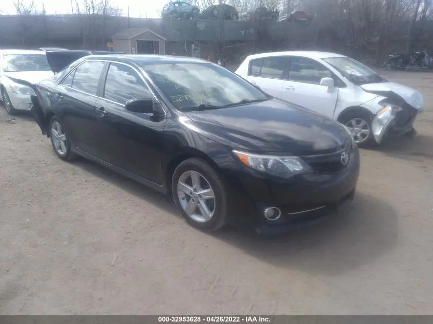 2012 TOYOTA CAMRY SE