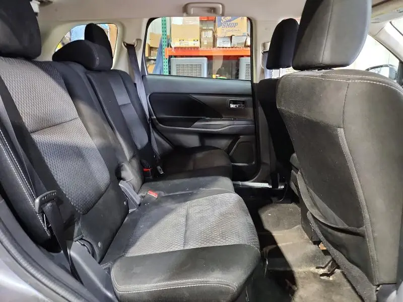 2018 MITSUBISHI OUTLANDER SE  