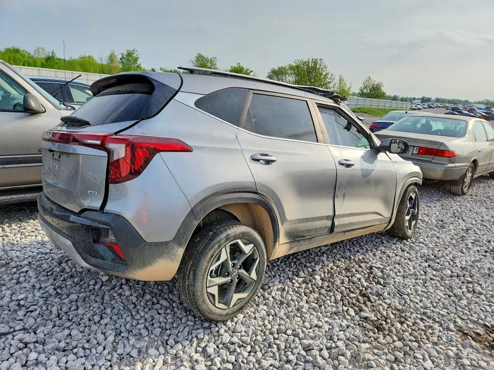 2025 KIA SELTOS EX  