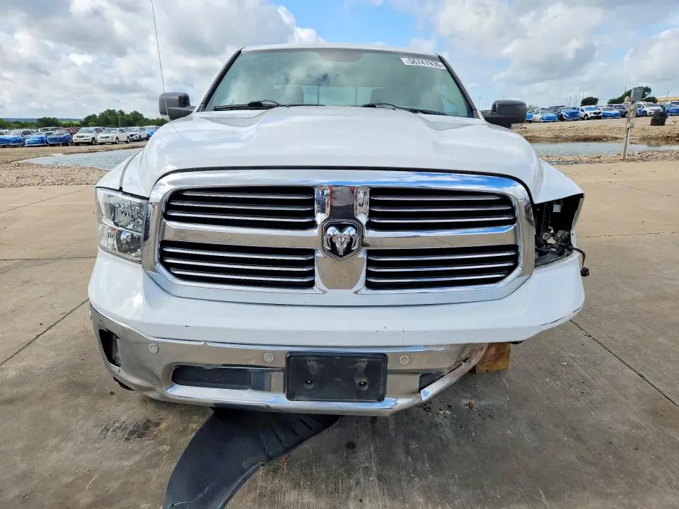 2015 RAM 1500 SLT  