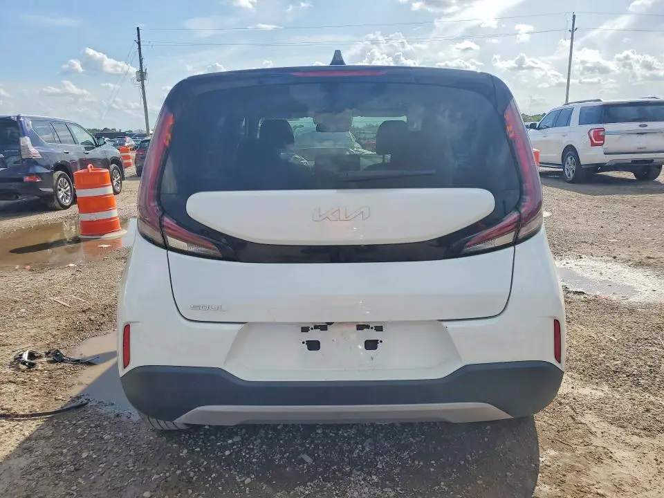 2024 KIA SOUL LX  