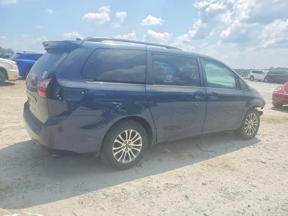 2018 TOYOTA SIENNA XLE 8-PASSENGER  