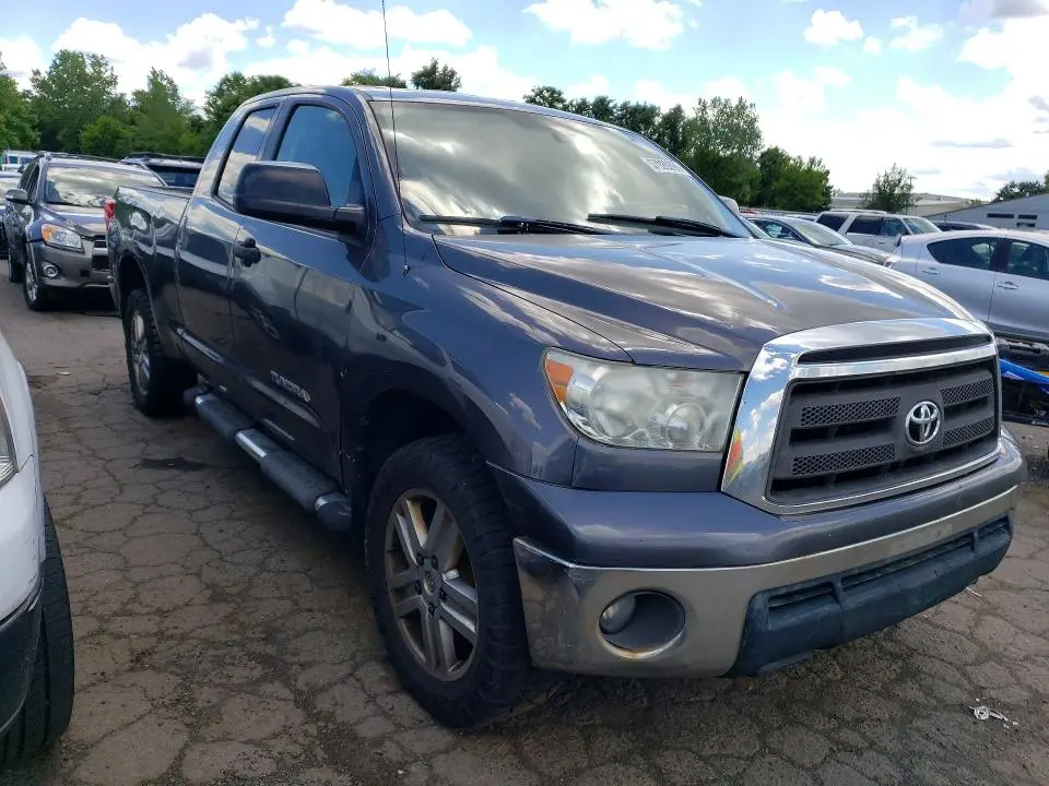 2011 TOYOTA TUNDRA DOUBLE CAB SR5  
