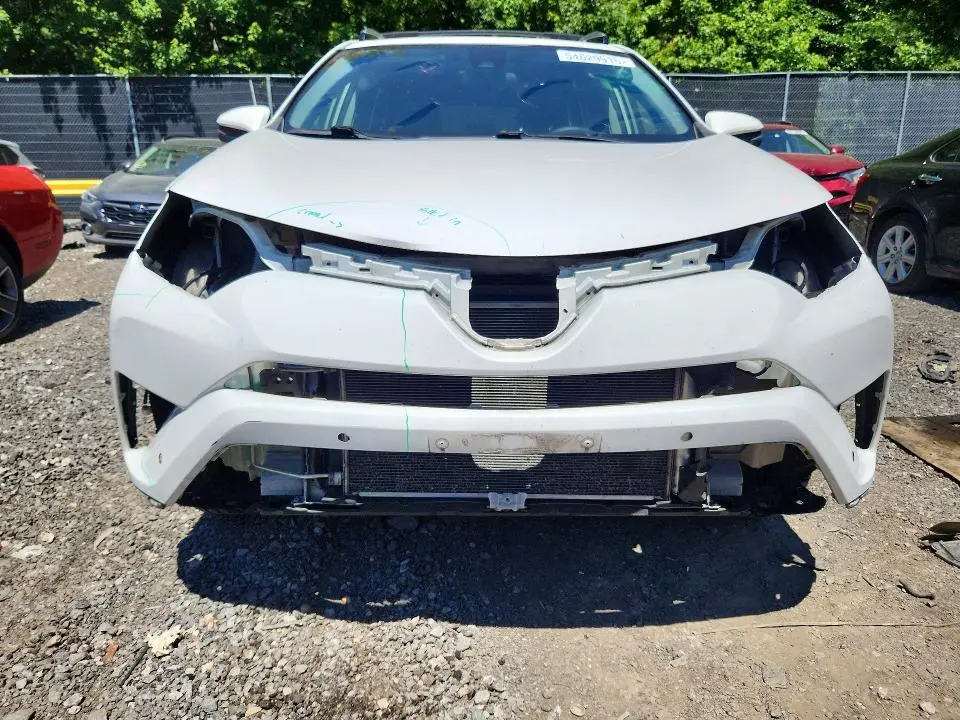 2018 TOYOTA RAV4 XLE  