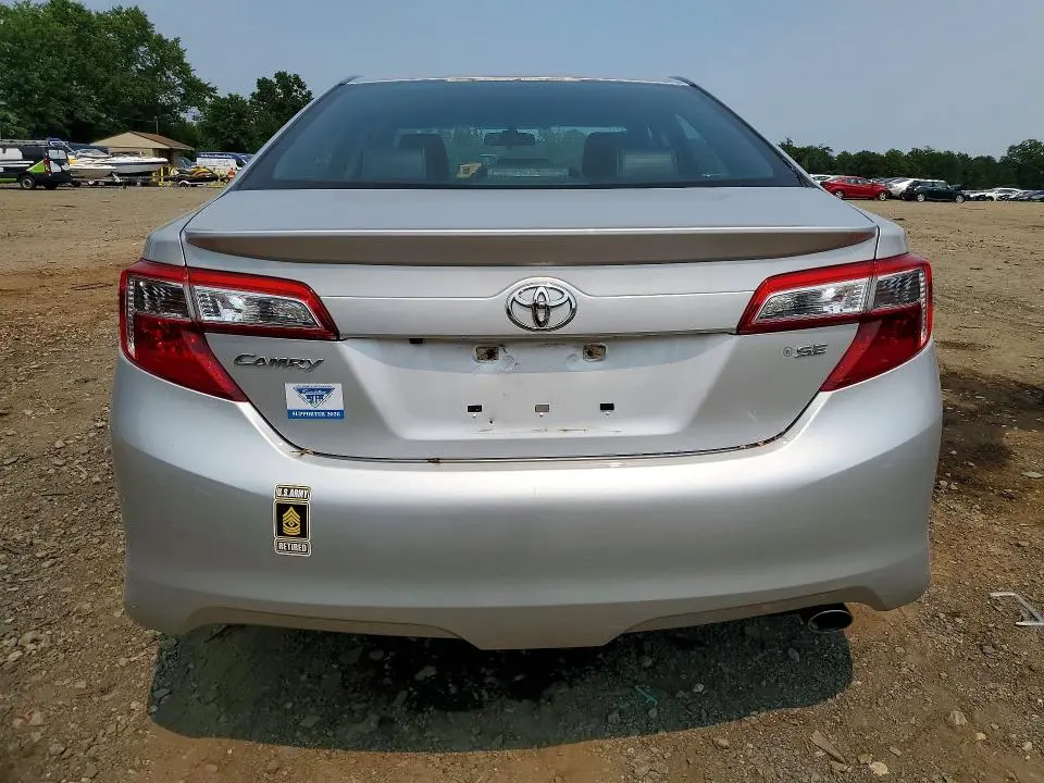 2014 TOYOTA CAMRY SE  