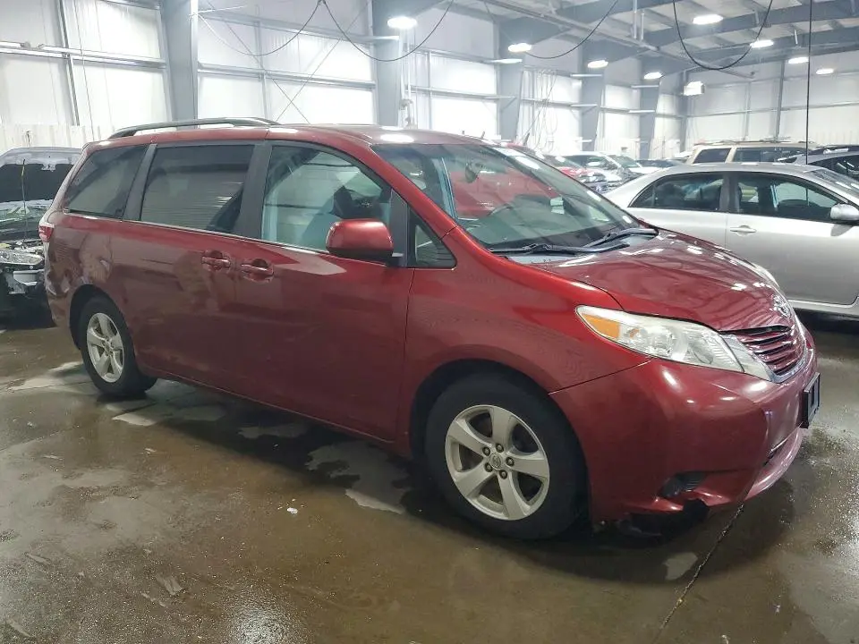 2015 TOYOTA SIENNA LE  