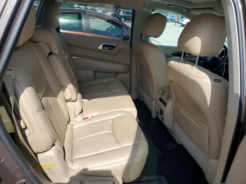 2016 NISSAN PATHFINDER SL  