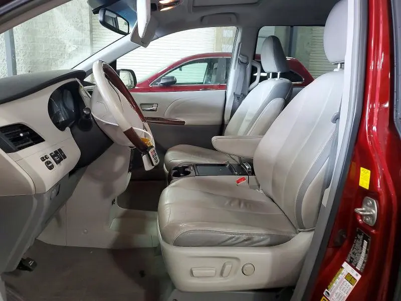2011 TOYOTA SIENNA LIMITED 7-PASSENGER  