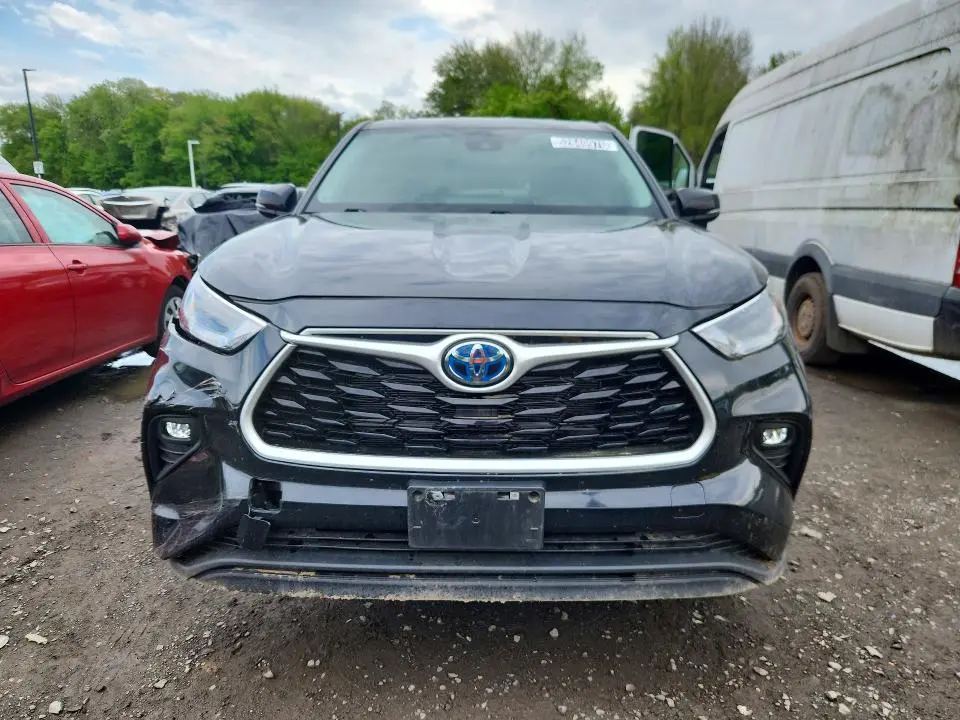 2024 TOYOTA HIGHLANDER HYBRID LE  