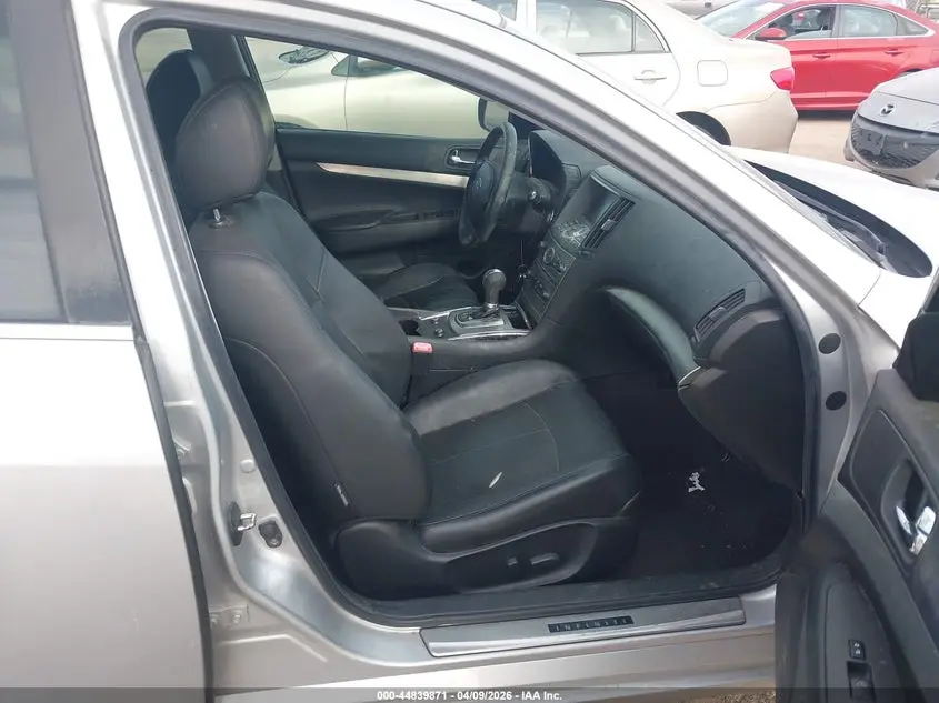 2015 INFINITI Q40  