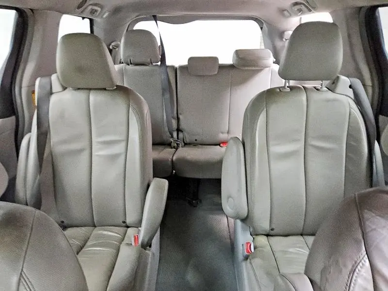 2014 TOYOTA SIENNA XLE 7-PASSENGER  