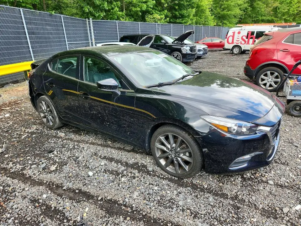 2018 MAZDA 3 TOURING  