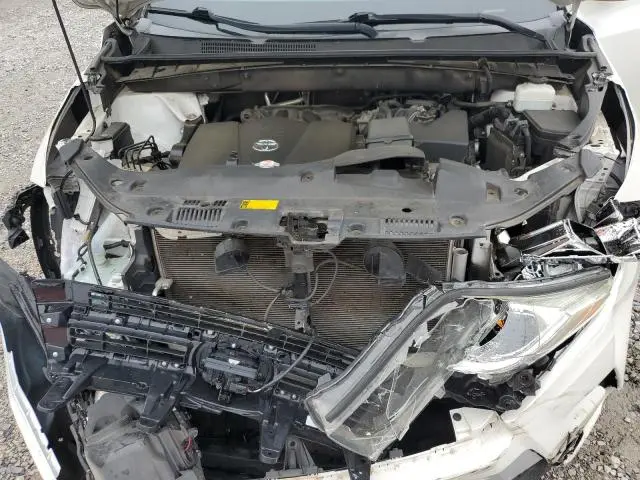 2019 TOYOTA HIGHLANDER SE  