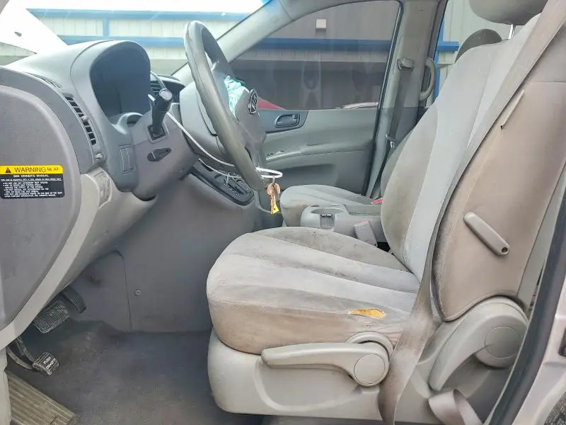 2010 KIA SEDONA LX  