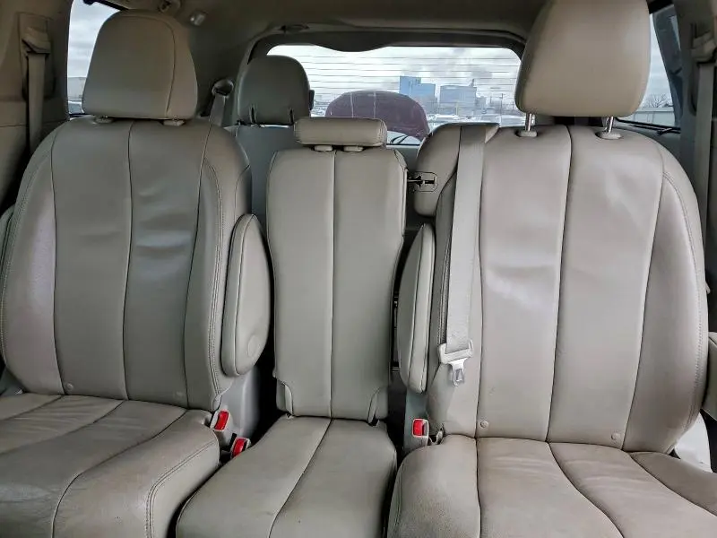 2012 TOYOTA SIENNA XLE  