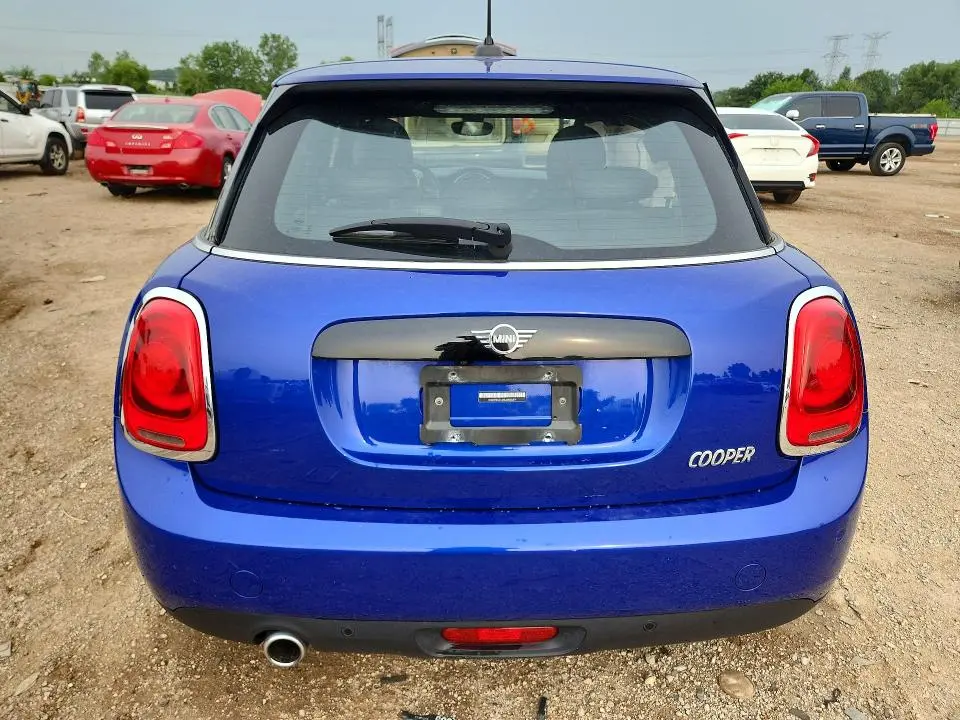2021 MINI COOPER   