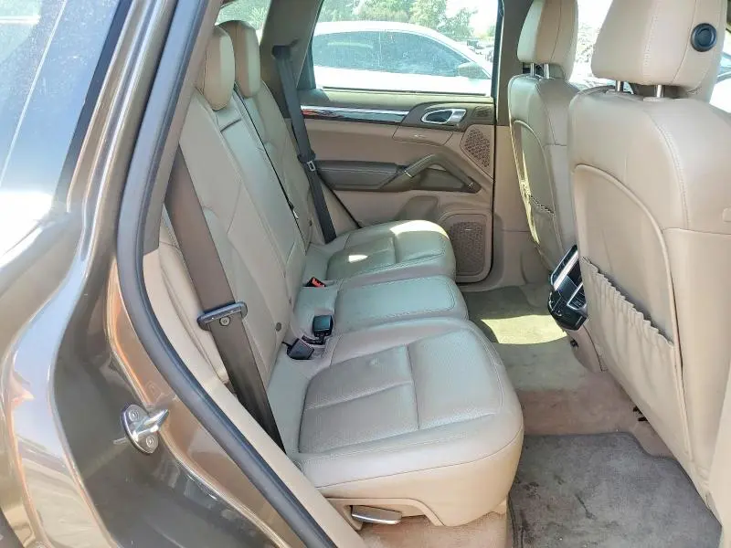 2013 PORSCHE CAYENNE   