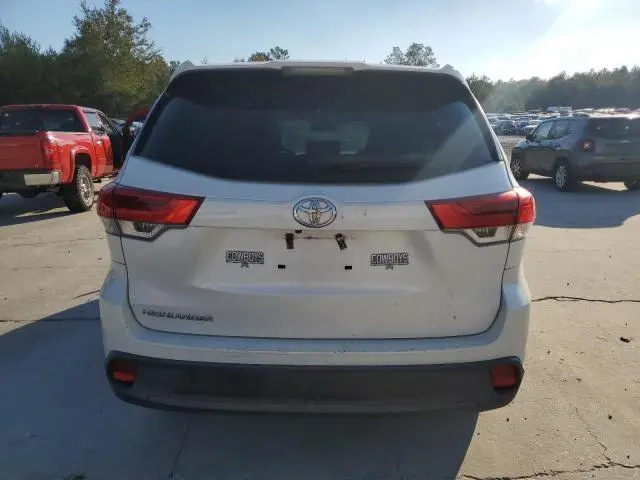 2019 TOYOTA HIGHLANDER LE  