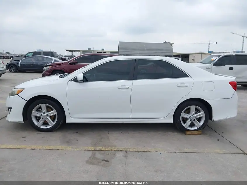 2014 TOYOTA CAMRY SE