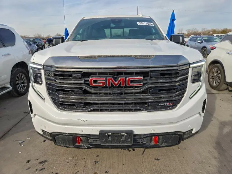 2024 GMC SIERRA K1500 AT4  