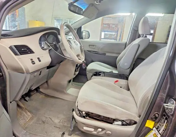 2012 TOYOTA SIENNA LE 8-PASSENGER  